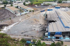 Hiện trường nơi xảy ra vụ nổ lò hơi tại Công ty TNHH gỗ Bình Minh khiến 6 người chết 7 người bị thương. (Ảnh: Sỹ Tuyên/TTXVN)
