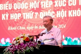 Bộ trưởng Bộ Công an Tô Lâm phát biểu tại hội nghị Đại biểu Quốc hội tiếp xúc cử tri huyện Khoái Châu. (Ảnh: Đinh Văn Nhiều/TTXVN)