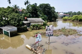 Ngập lụt sau mưa lớn tại Depok, Indonesia. (Ảnh: AFP/TTXVN)