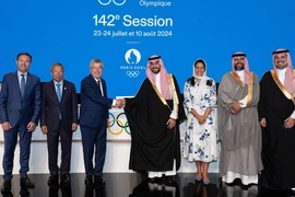 Lánh đạo IOC và đại diện Saudi Arabia tại phiên họp lần thứ 142 của IOC. (Nguồn: IOC)