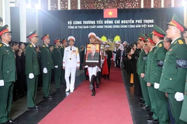 Nghi thức rước ảnh Tổng Bí thư Nguyễn Phú Trọng, bắt đầu lễ di quan. (Ảnh: TTXVN)
