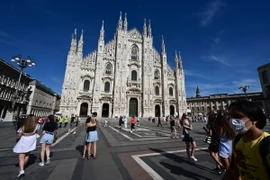 Khách du lịch tại Milan, Italy. (Ảnh: AFP/TTXVN)