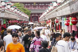 Khách du lịch tại Tokyo, Nhật Bản. (Ảnh: Kyodo/TTXVN)