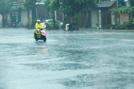 Mưa lớn ở thành phố Đông Hà (Quảng Trị) vào sáng 19/9. (Ảnh: Nguyên Lý/TTXVN)