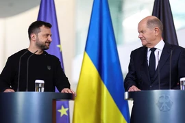 Tổng thống Ukraine Zelensky và Thủ tướng Đức Olaf Scholz tại họp báo ở Berlin, Đức hôm 11/10. (Ảnh: Reuters)