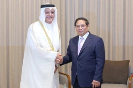 Thủ tướng Phạm Minh Chính tiếp Bộ trưởng Bộ Thông tin và Công nghệ Truyền thông Qatar Mohammed bin Ali bin Mohammed Al Mannai. (Ảnh: Dương Giang/TTXVN)