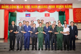 Ban Chỉ đạo 515 tỉnh Tây Ninh đạt được thỏa thuận ký kết kế hoạch phối hợp tìm kiếm, quy tập hài cốt liệt sỹ giai đoạn 24 (mùa khô 2024-2025) với Ban Chuyên trách 5 tỉnh thuộc Vương quốc Campuchia. (Ảnh: Giang Phương/TTXVN)