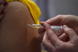 Tiêm vaccine. (Ảnh: AFP/TTXVN)