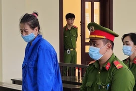 Bị cáo Nguyễn Thị Bạch Huệ tại phiên tòa xét xử. (Ảnh: TTXVN phát)