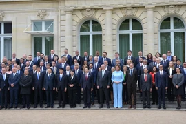 Đại biểu tham dự Hội nghị Hội đồng Bộ trưởng OECD 2024 chụp ảnh lưu niệm. (Ảnh: Thu Hà/TTXVN)