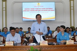 Chủ tịch UBND TP Hồ Chí Minh Phan Văn Mãi phát biểu tại buổi gặp gỡ. (Ảnh: Thanh Vũ/TTXVN)