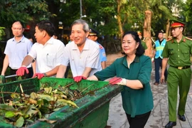 Hà Nội đồng loạt ra quân tổng vệ sinh môi trường 