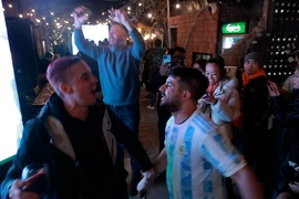 CĐV Argentina tại Hà Nội ăn mừng đội nhà vô địch World Cup