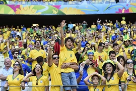 Người giàu Brazil "đốt tiền" để vào sân vận động xem túc cầu 