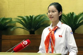 Em Đặng Cát Tiên trong vai Chủ tịch Quốc hội tại Phiên họp giả định Quốc hội Trẻ em. (Ảnh: PV/Vietnam+)