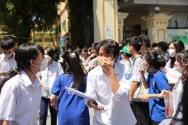 Thi vào lớp 10 là cuộc đua căng thẳng của học sinh khối 9 Hà Nội khi tỷ lệ tuyển vào trường công chỉ chiếm 61%. (Ảnh: PV/Vietnam+)
