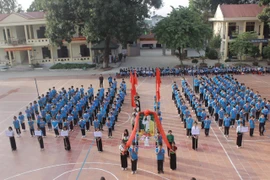 Học sinh Trường Trung học cơ sở Pom Lót trong lễ khai mạc hội khoẻ phù đổng cấp trường. (Ảnh: NTCC)