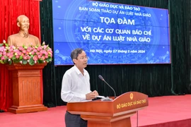 Ông Vũ Minh Đức thông tin về việc soạn thảo dự thảo Luật Nhà giáo. (Ảnh: PV/Vietnam+)