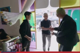 CEO Apple Tim Cook đăng video hoạt động khi đến thăm Hà Nội
