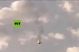 Cảnh máy bay ném bom chiến lược Tu-22M3 của Nga rơi và bốc cháy ngùn ngụt