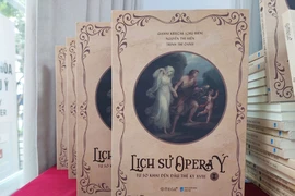 Tập đầu tiên trong bộ sách “Lịch sử Opera Ý” do Nhà xuất bản Dân trí và Công ty OmegaPlus ấn hành. (Ảnh: Minh Thu/Vietnam+)