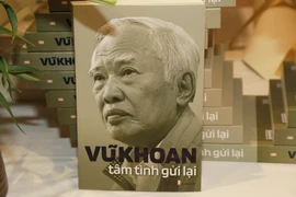 Cuốn sách do Nhà xuất bản Hội Nhà văn và Công ty Liên Việt ấn hành, có giá 260.000 đồng. (Ảnh: PV/Vietnam+)
