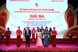 Phóng viên Báo Điện tử VietnamPlus nhận Giải Ba. (Ảnh: PV/Vietnam+)