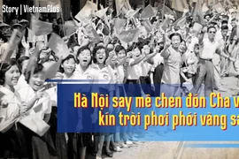 ‘Hà Nội say mê chen đón Cha về, kín trời phơi phới vàng sao’