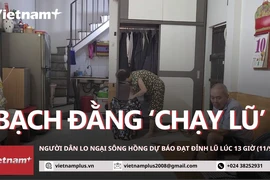 Phố Bạch Đằng ngập úng, người dân lo ngại đỉnh lũ sông Hồng đầu giờ chiều