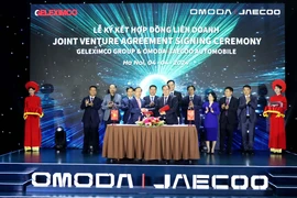 Lễ ký kết Hợp đồng liên doanh giữa tập đoàn Geleximco và Amada & Jaecoo xây dựng nhà máy sản xuất ôtô tại Việt Nam. (Ảnh: PV/Vietnam+)