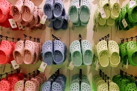 Những đôi dép Crocs. (Nguồn: Getty Images)