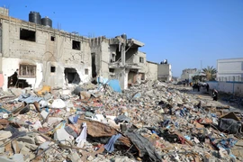 Cảnh đổ nát sau cuộc không kích tại Khan Younis, Dải Gaza, ngày 28/2/2024. (Ảnh: THX/TTXVN)