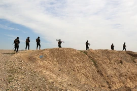 Các lực lượng Iraq tham gia chiến dịch truy quét IS tại al-Miqdadiyah, tỉnh Diyala, Iraq, ngày 10/3/2024. (Ảnh: AFP/TTXVN)