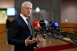 Ngoại trưởng Latvia Krisjanis Karins phát biểu với báo giới khi tới dự cuộc họp Hội đồng đối ngoại EU ở Brussels, Bỉ, ngày 22/1/2024. (Ảnh: AFP/TTXVN)