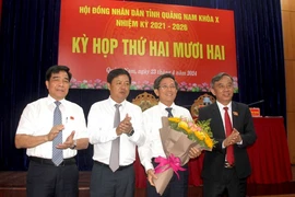 Lãnh đạo tỉnh Quảng Nam chúc mừng ông Trần Nam Hưng được bầu giữ chức Phó Chủ tịch UBND tỉnh nhiệm kỳ 2021-2026. (Nguồn: Báo Điện tử Đảng Cộng sản Việt Nam)