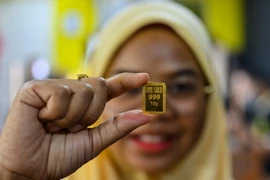 Vàng miếng được bán tại Kelantan, Malaysia. (Ảnh: AFP/TTXVN)