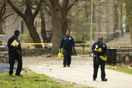 Cảnh sát phong tỏa hiện trường một vụ nổ súng tại Mỹ. (Ảnh: AFP/TTXVN)