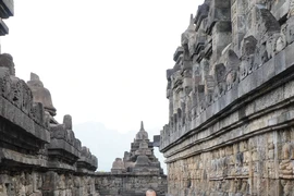 Hành hương về ngôi đền Phật giáo lớn nhất thế giới Borobudur