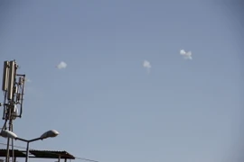 Hình ảnh hệ thống phòng không Vòm Sắt của Israel đánh chặn tên lửa được phóng từ Liban, nhìn từ Marjeyoun, Liban, ngày 3/7/2024. (Ảnh: THX/TTXVN)