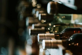 Bộ Thương mại Trung Quốc thông báo sẽ tổ chức phiên điều trần về việc áp thuế chống bán phá giá đối với rượu mạnh nhập khẩu. (Nguồn: Unsplash)