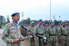 Thiếu tướng Phạm Mạnh Thắng, Cục trưởng Cục Gìn giữ hòa bình Việt Nam, phát động thi đua. (Ảnh: Trọng Đức/TTXVN)