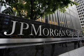 Quang cảnh bên ngoài trụ sở Công ty dịch vụ tài chính Mỹ JP Morgan Chase ở New York. (Ảnh: Reuters/TTXVN)