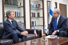 Thủ tướng Israel Benjamin Netanyahu (phải) trong cuộc gặp Ngoại trưởng Mỹ Antony Blinken tại Tel Aviv, ngày 9/1/2024. (Ảnh: THX/TTXVN)