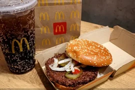 Các nhà hàng McDonald's tại 13 bang bị ảnh hưởng đã tạm thời đưa sản phẩm Quarter Pounder ra khỏi thực đơn, mặc dù các món khác, trong đó có các loại burger thịt bò khác, vẫn được bán. (Nguồn: USA Today)