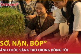 "Sờ, Nặn, Bóp" - Đánh thức sáng tạo trong bóng tối