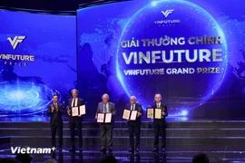 Các nhà khoa học đoạt giải VinFuture mùa trước. (Ảnh: Minh Sơn/Vietnam+)