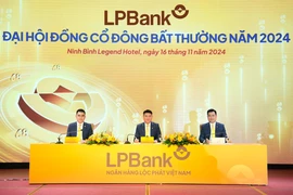 Đoàn chủ toạ điều hành Đại hội đồng cổ đông bất thường LPBank 2024. (Ảnh: Vietnam+)