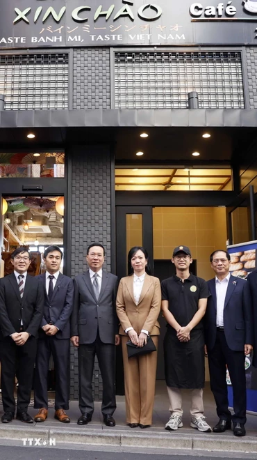 Chủ tịch nước thăm hàng bánh mỳ Việt Nam tại Tokyo 