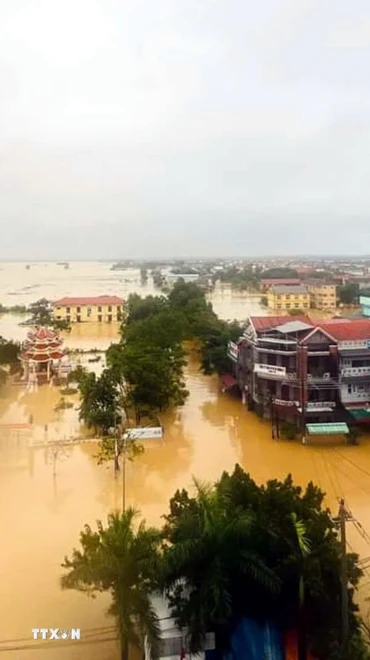 Hơn 15.000 nhà dân ở Quảng Bình ngập sâu trong nước 