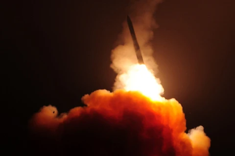 Tên lửa đạn đạo xuyên lục địa Minuteman 3 rời bệ phóng. (Ảnh: U.S. Air Force)